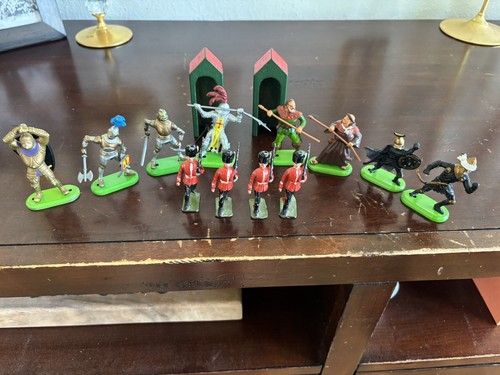 Britains detail soldier lot - detail,